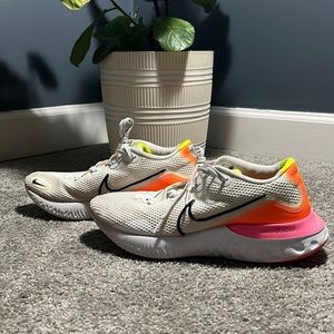 Nike Renew Run “White Pink Blast”